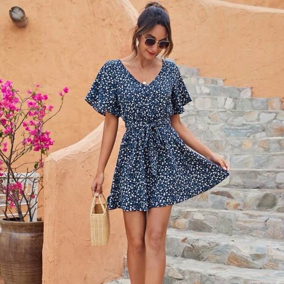 SHEIN Dresses & Skirts - SHEIN | Floral flouncy sleeve dress